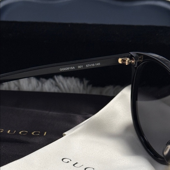 Gucci Black Round Sunglasses